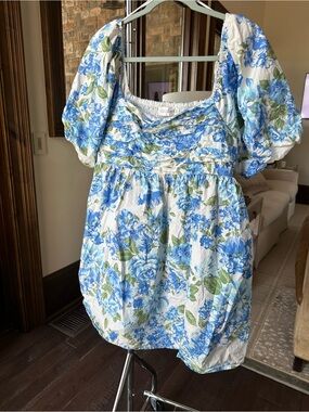 Juliana’s impressive blooms dress-with pockets